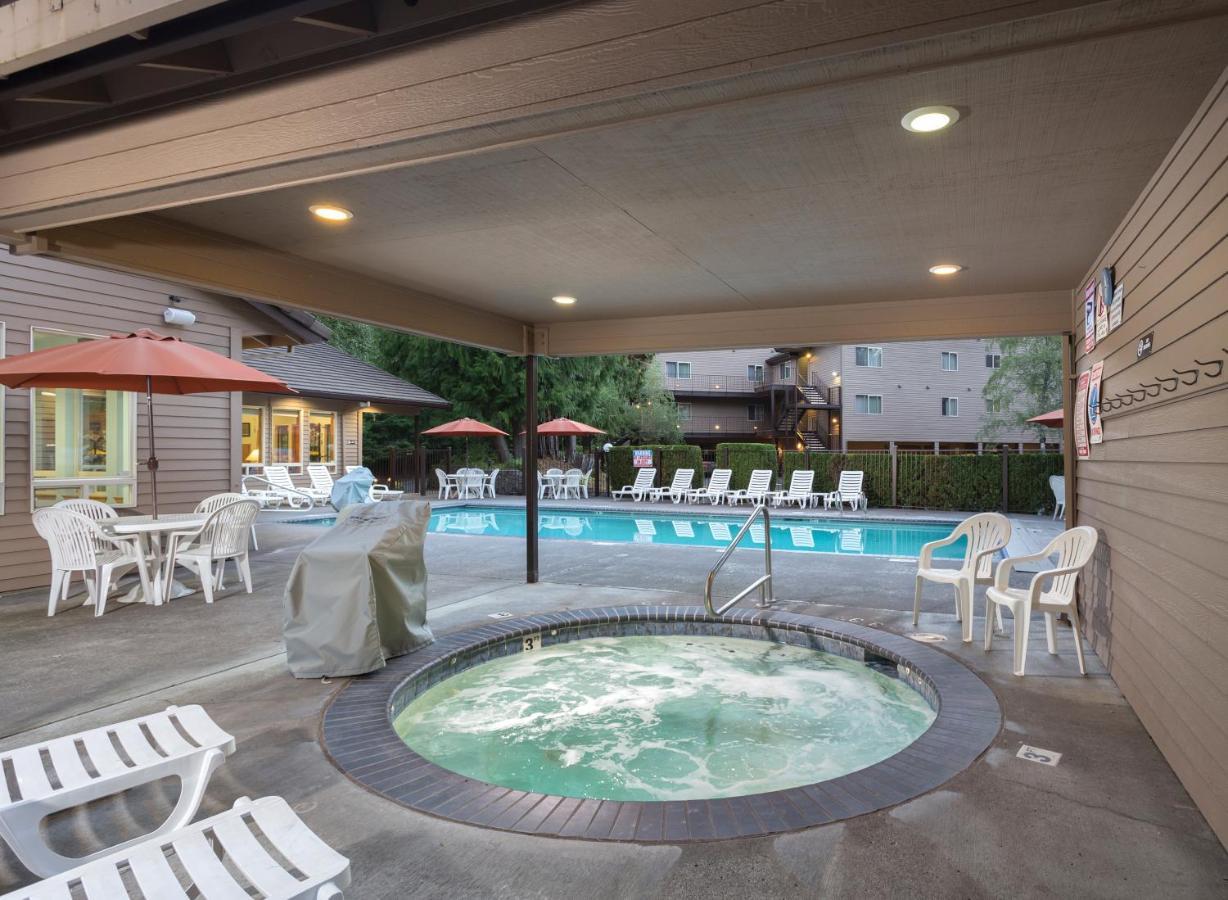 Whispering Woods Resort Welches Экстерьер фото